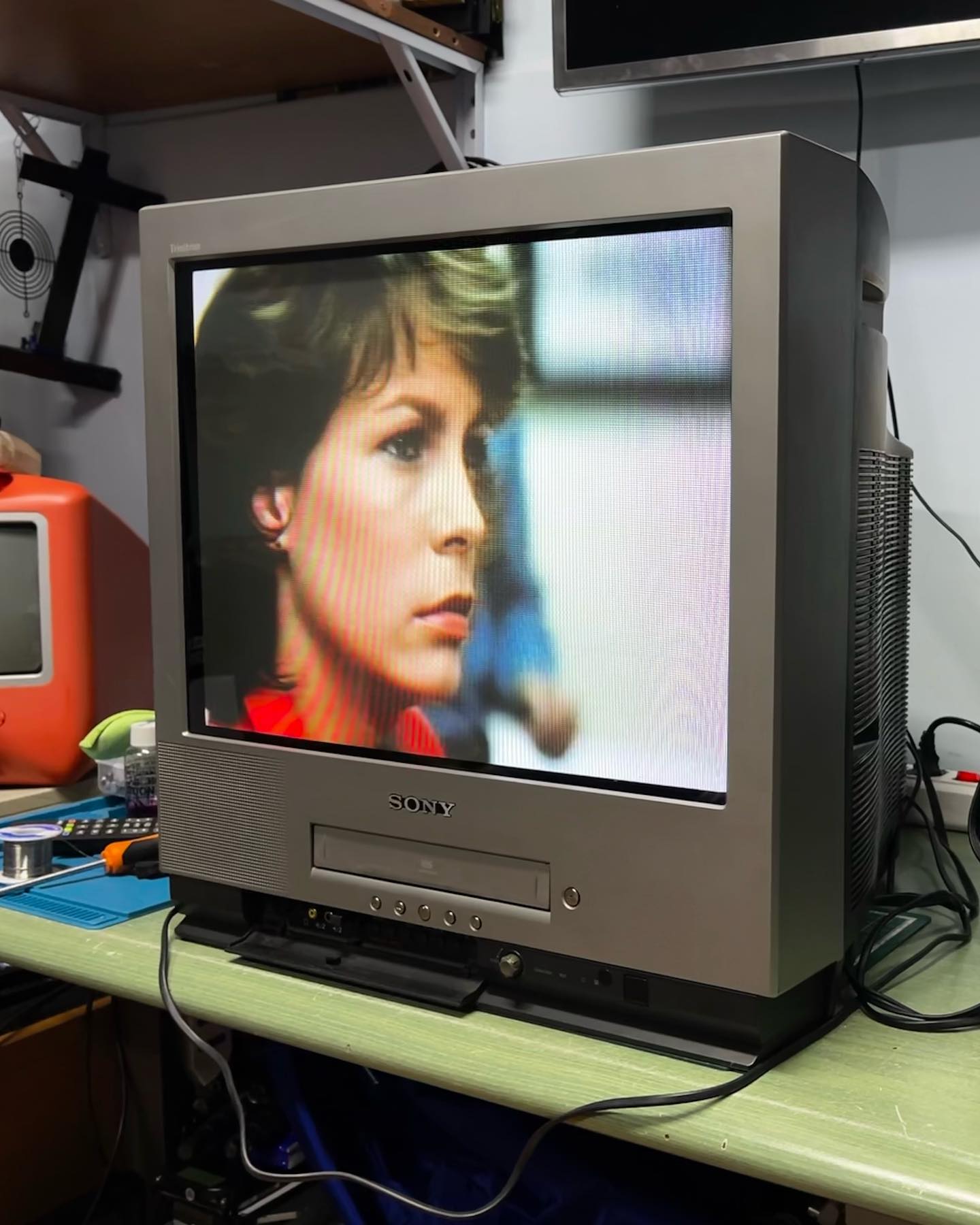 Riparazione TV color a tubo catodico anni '80